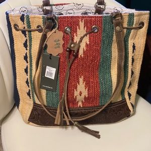 Myra bucket bag